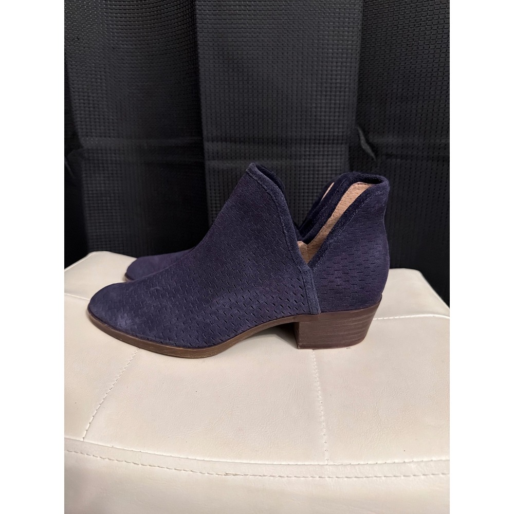 Lucky Brand Basel Navy Blue Perforated Suede V-Cut Ankle Booties Heel Size 8.5M